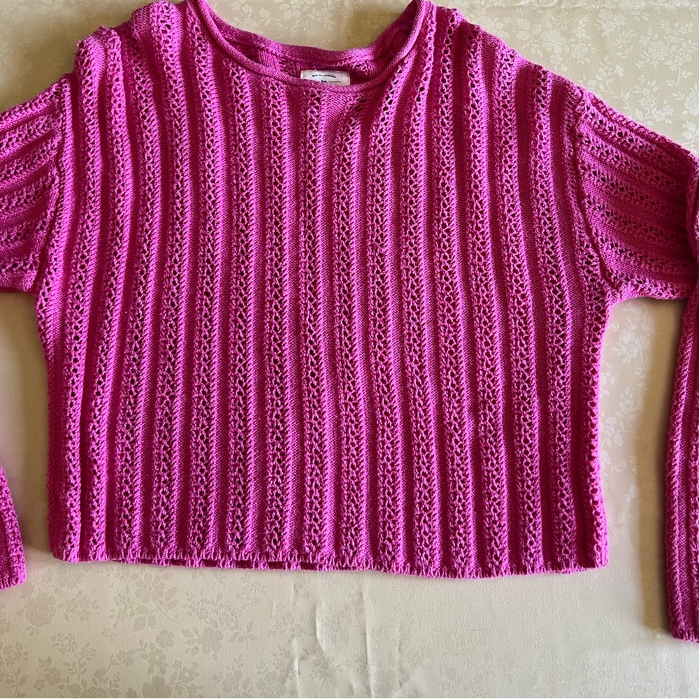 Billabong Pink Crew Neck crocheted Sweater with Ribbed Texture